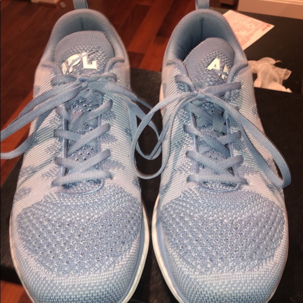 Size 12 Like New Apls. - image 2